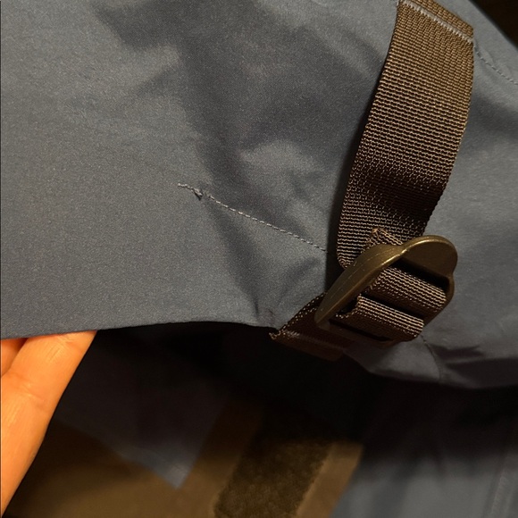 The North Face Two-Tone Blue and Black Hooded Jacket - Picture 9 of 10